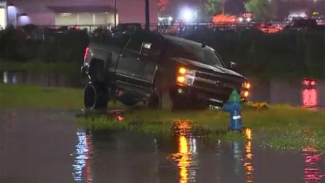 stuck-suv-houston-flooding-tropical-depression-imedla-091819.jpg 