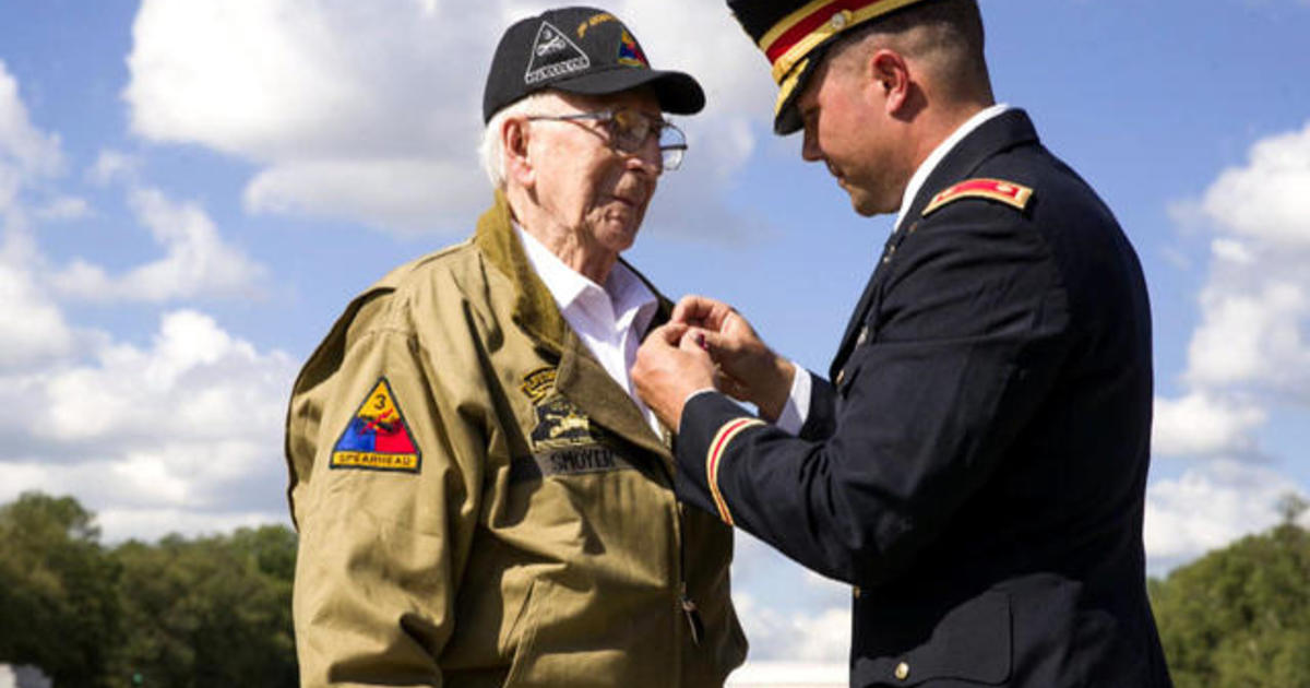 wwii-hero-of-cologne-awarded-bronze-star-in-surprise-ceremony-cbs-news