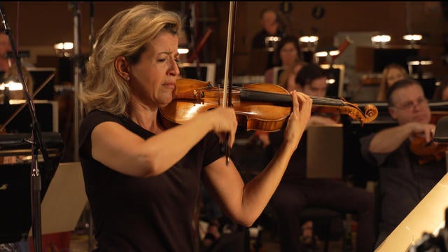 anne-sophie-mutter-recording-schindlers-list-1937663-640x360.jpg 
