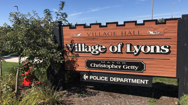 Lyons_Village_Sign_0926.jpg 