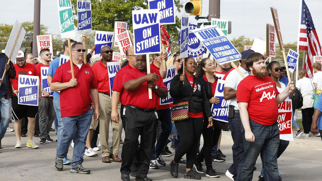 Sen. Bernie Sanders Joins UAW Picket Line In Detroit 