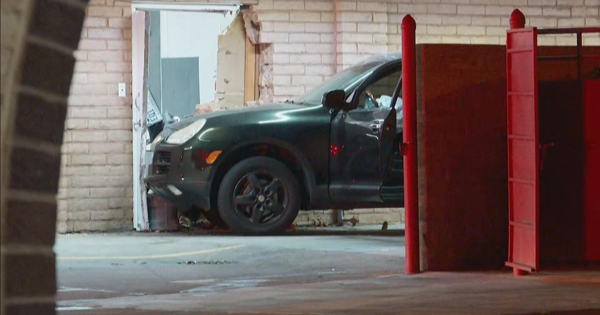 Denver Police Search For Driver Who Crashed Into Viva Burrito CBS   CAR INTO VIVA BURRITO 6VO Frame 0 