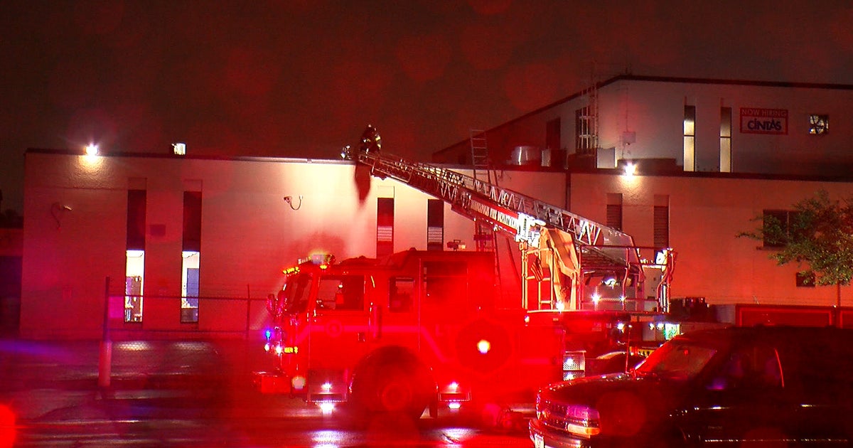 crews-battle-fire-at-cintas-uniform-building-in-minneapolis-cbs-minnesota