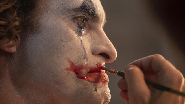 joker-joaquin-phoenix-makeup-warner-brothers-promo.jpg 