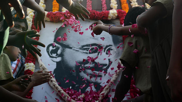 TOPSHOT-INDIA-POLITICS-GANDHI 