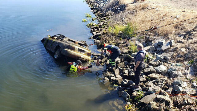 cars-in-water-chp-stockton.jpg 