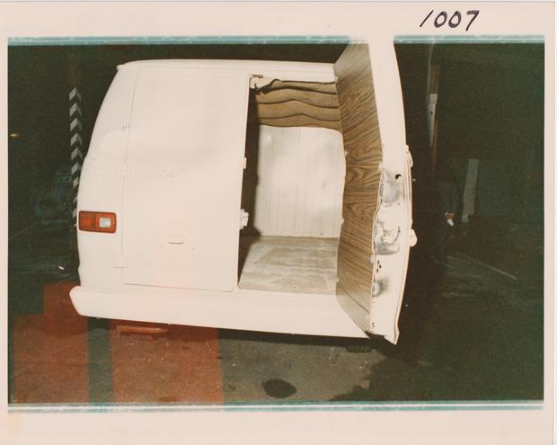 chowchilla-kidnappers-white-van.jpg 
