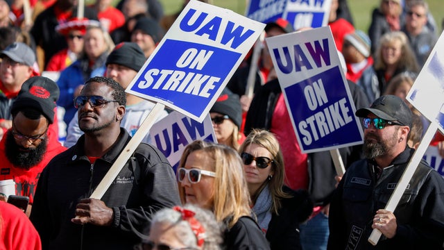 United Auto Workers Enter Fifth Week Of GM Strike 