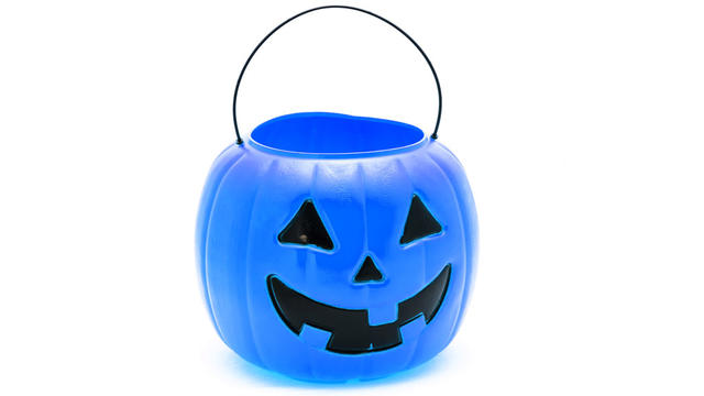 pumpkin-blue-bucket.jpg 