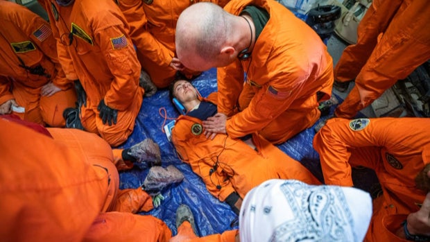 FIRST RESPONDERS IN SPACE 10PKG.transfer_frame_537