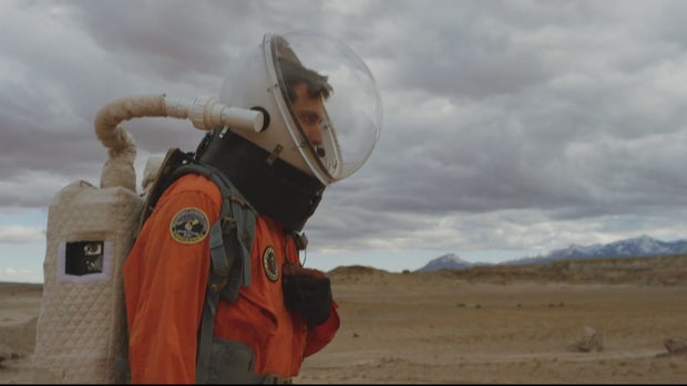 FIRST RESPONDERS IN SPACE 10PKG.transfer_frame_2476