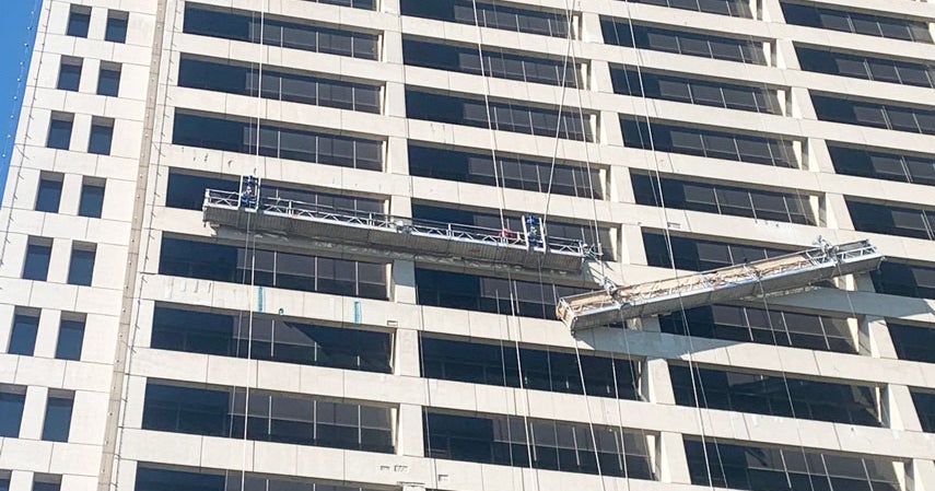 2 Window Washers Rescued After Rig Gets Stuck 15 Stories High In Fort Worth CBS DFW