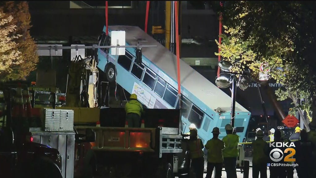 bus-crane-sinkhole 