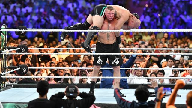 brock-lesnar-cain-velasquez-wwe-crown-jewel.jpg 