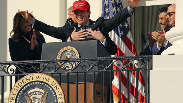 Kurt Suzuki dons MAGA hat at Nationals' White House visit