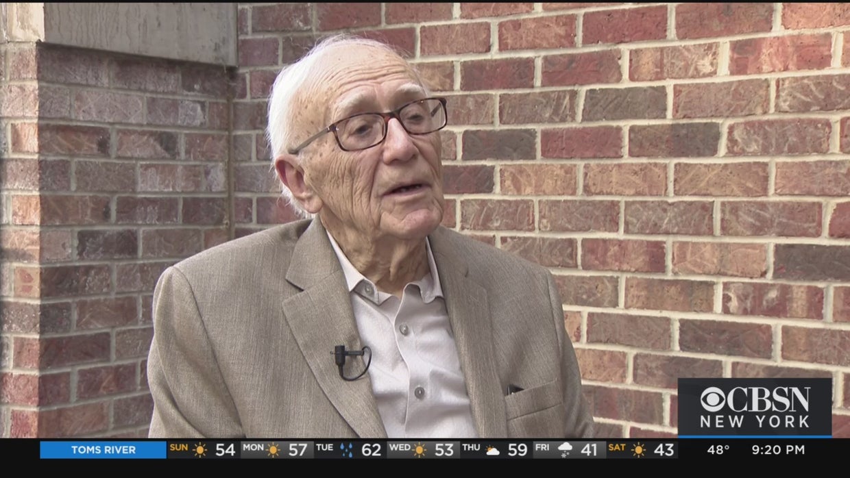 'I Like To Be Busy': 99-Year-Old Piano Player Still Entertaining Crowds ...