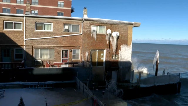 Rogers_Park_Waves_Damage_1112.jpg 