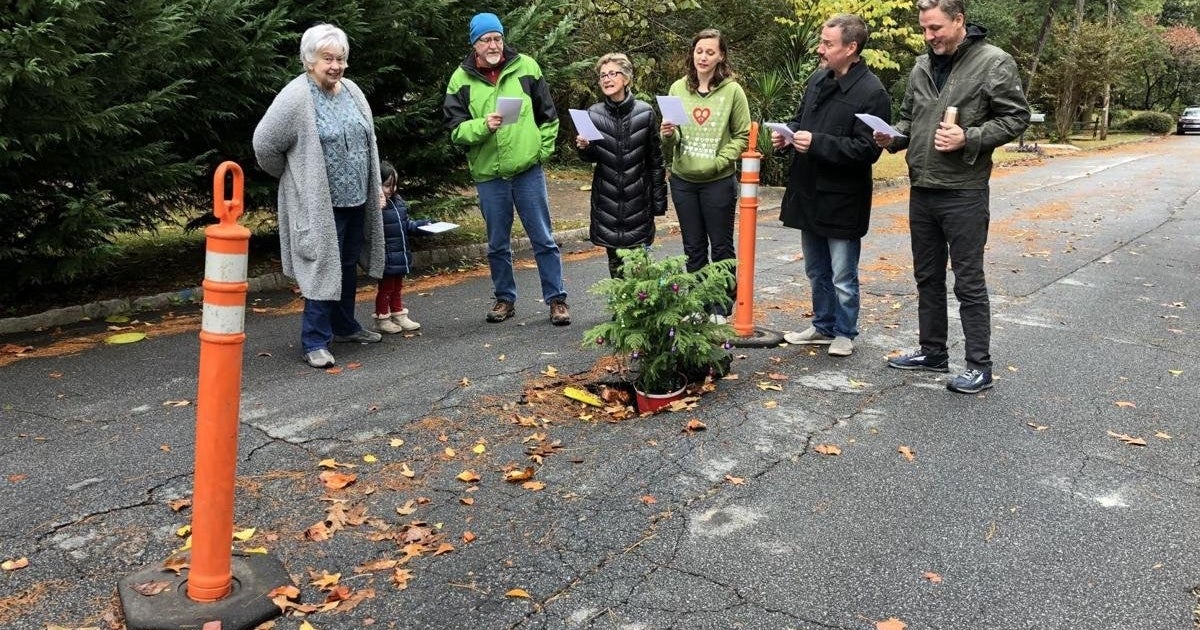 Neighbors Fed Up With Growing Pothole Fill It With Christmas Tree CBS Detroit