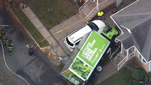 box-truck-into-staten-island-house.jpg 