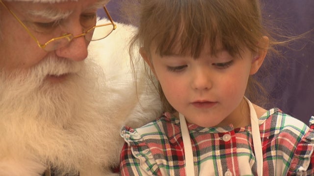 SIGN LANGUAGE SANTA 5PKG_frame_1544 