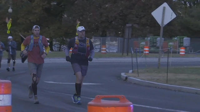 1122-en-runnersarrive-1982601-640x360.jpg 