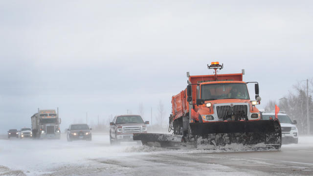 Midwest Snow Storm Puts Hamper On Thanksgiving Holiday Travel 