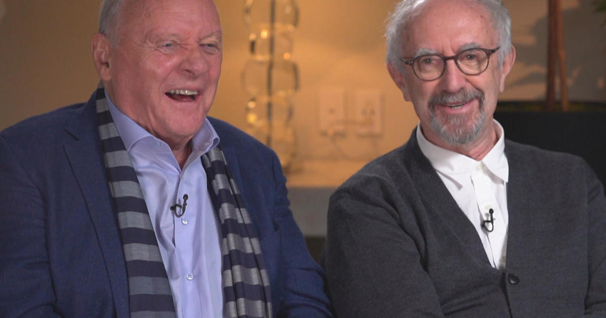 dreng ekstra Delvis Anthony Hopkins and Jonathan Pryce on playing "The Two Popes" - CBS News