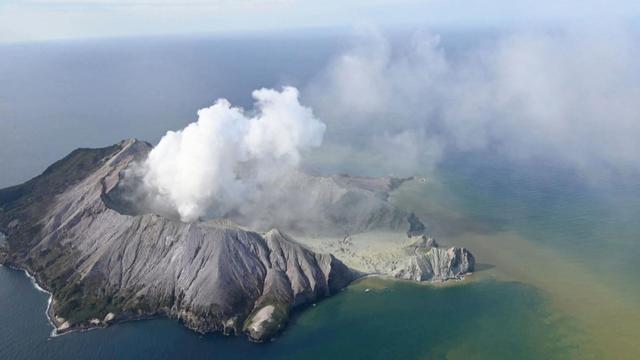 1209-ctm-newzealandvolcano-reymer-1990907-640x360.jpg 