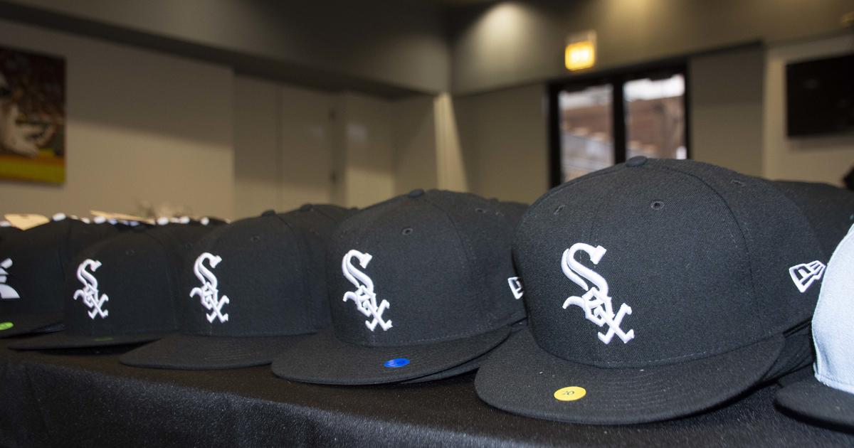 White Sox Hold Annual Holiday Garage Sale - CBS Chicago