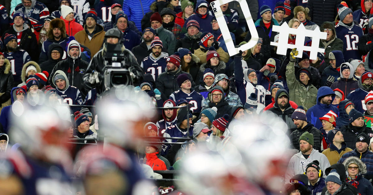 Tom Brady, New England Patriots, booed off field by their own fans during  Chiefs game