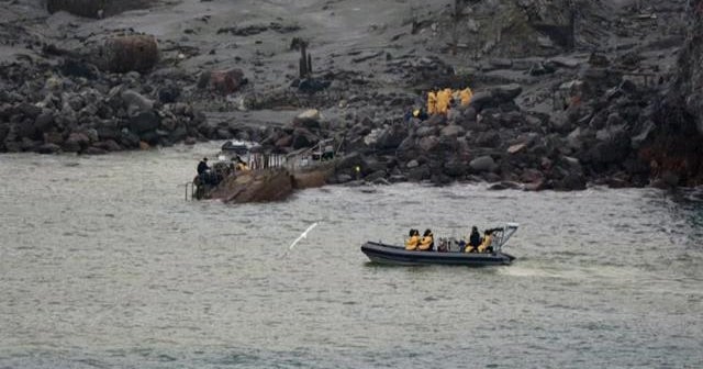 New Zealand rescue crews face toxic volcanic gasses