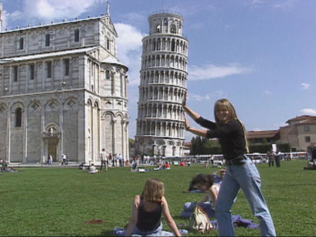 tourists-at-leaning-tower-of-pisa-promo.jpg 