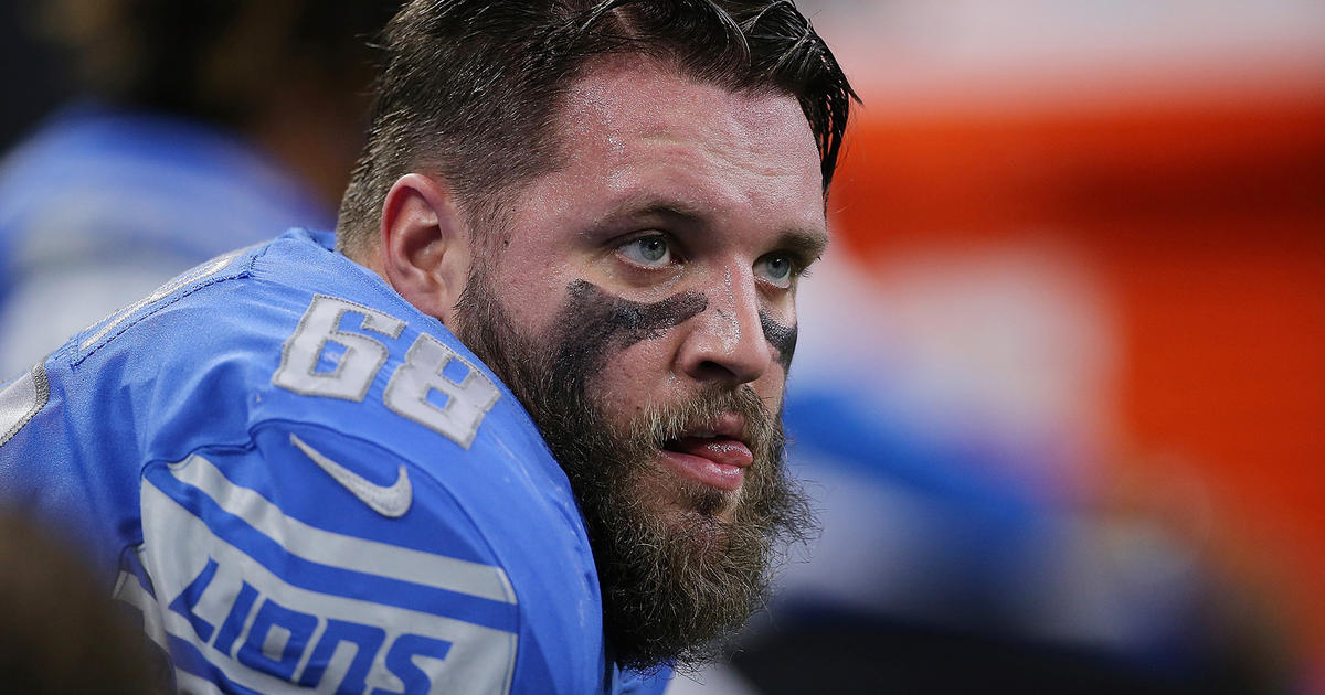 A fan of the Detroit Lions wears a brown paper bag over his head to News  Photo - Getty Images