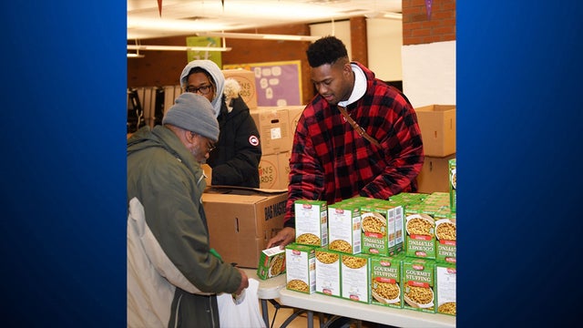 juju-smith-schuster-greater-pittsburgh-community-food-bank-.jpg 