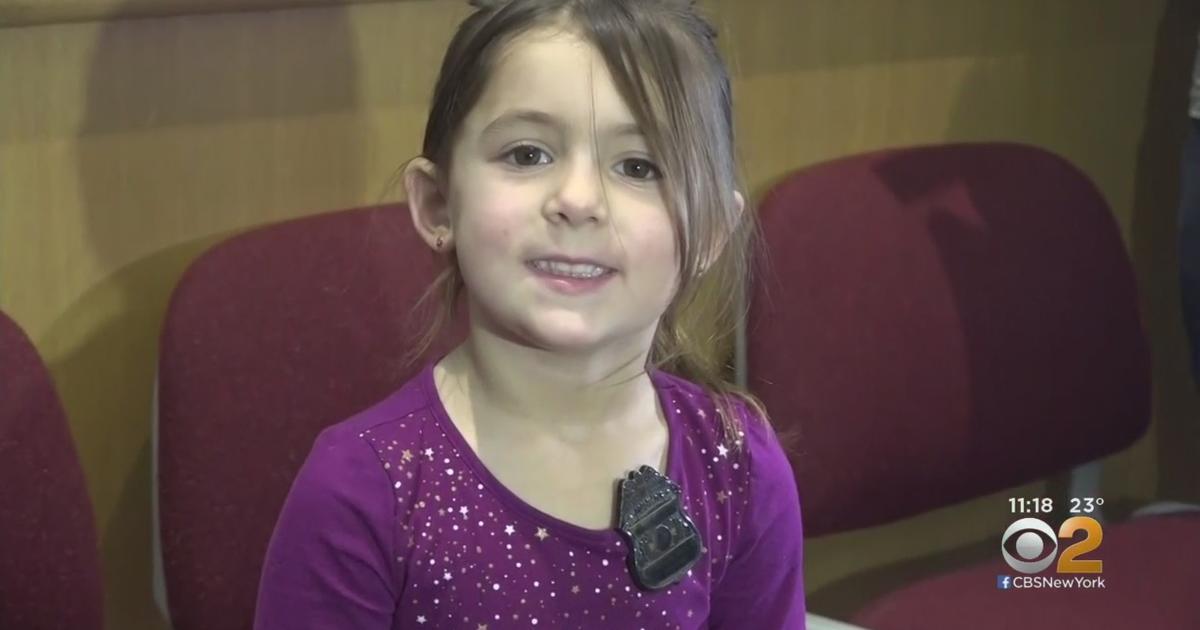 4 Year Old Calls 911 Saves Her Mothers Life During Medical Emergency In New Jersey Cbs New York 