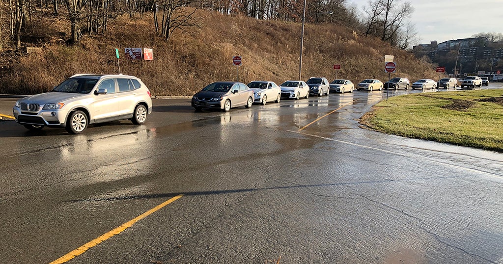 Water Main Break Impedes Traffic On McKnight Road - CBS Pittsburgh