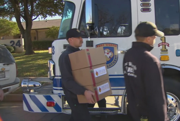 Fort Worth firefighters deliver meals at Christmastime 