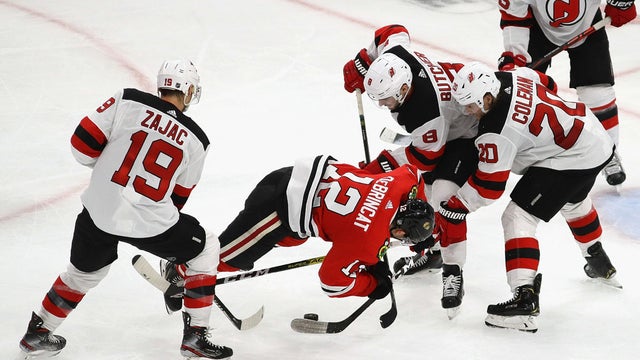 Blackhawks_Devils_GettyImages-1195685535.jpg 