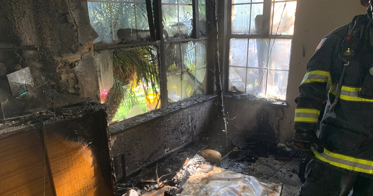 Christmas Tree Catches Fire Inside Riverbank Home CBS Sacramento