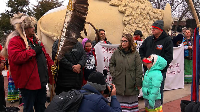 Peggy-Flanagan-and-Tim-Walz-on-the-Anniverary-of-the-Dakota-Hangings-in-Mankato.jpg 