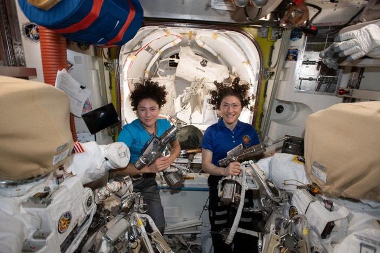 Christina Koch Nasa Astronaut Sets New Record For Longest Single Space Flight By A Woman Cbs