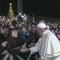 Pope Francis apologizes for swatting away woman's hand