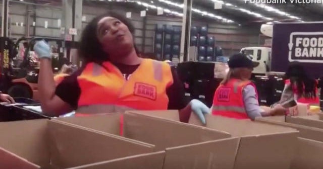 Lizzo volunteers at Australia food bank during wildfires CBS News