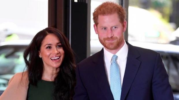 cbsn-fusion-queen-elizabeth-agrees-to-period-of-transition-prince-harry-meghan-markle-thumbnail-436152-640x360.jpg 