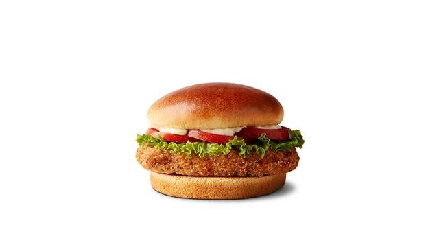 t-mcdonalds-premium-buttermilk-crispy-chicken-deluxe-sandwich.jpg 