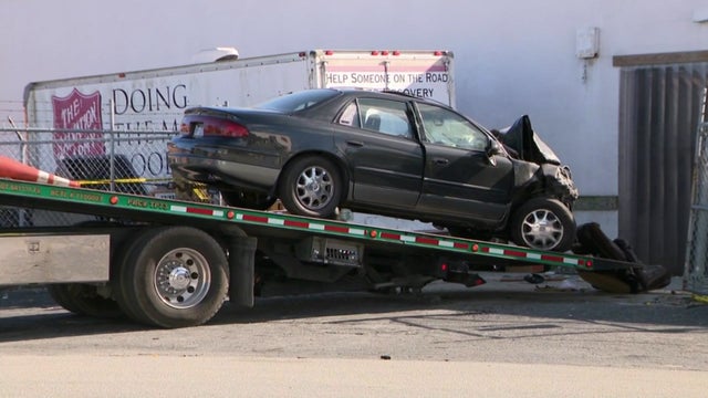 Pompano-Car-Into-Salvation-Army.jpg 