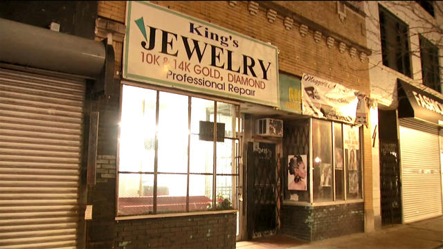 Chicago_Lawn_Jewelry_Store_Robbery_0115.jpg 