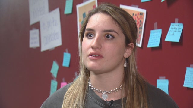 GOLDEN BATHROOM STICKY NOTES PKG.transfer_frame_342 