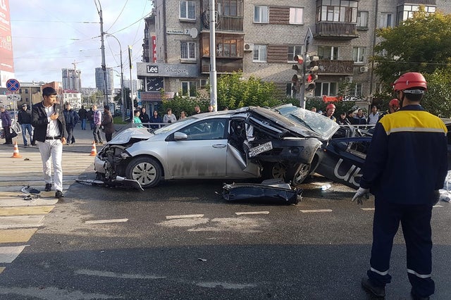 Two people killed in five-vehicle crash in Yekaterinburg, Russia 