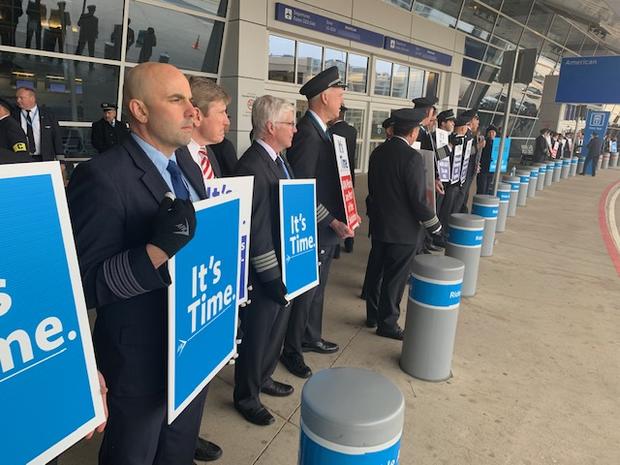 American Airlines pilots protest 